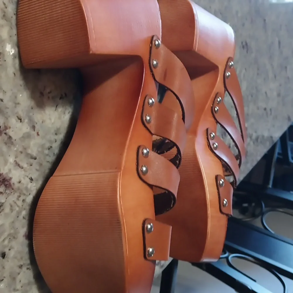 Shoes - Picture 3 of 4